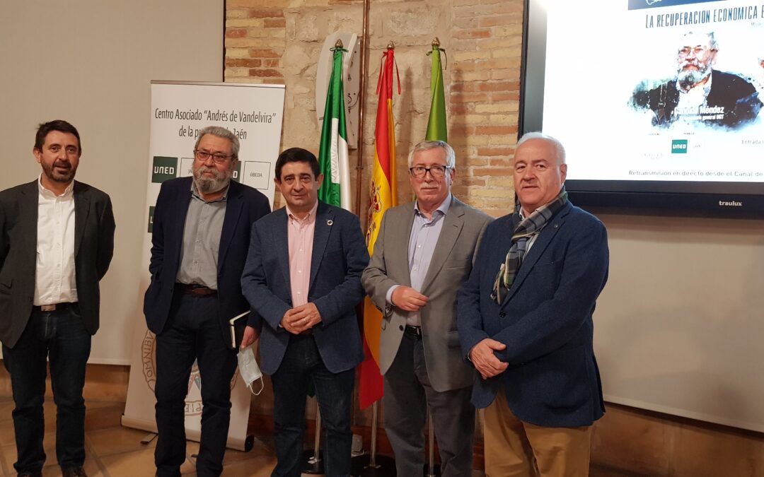 El presidente de la Diputación participa en un coloquio sobre la recuperación económica organizado por Tribuna Cívica