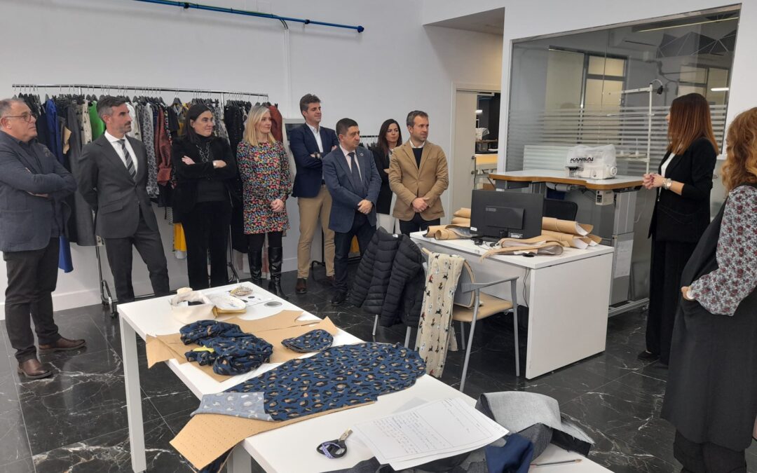 La Diputación de Jaén otorga una ayuda de más de 272.000 euros a la empresa Innova Costura para la generación de 15 empleos