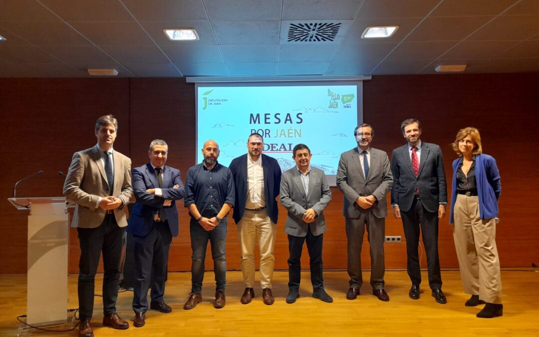 Francisco Reyes participa en la clausura de las Mesas por Jaén que ha organizado el periódico Ideal