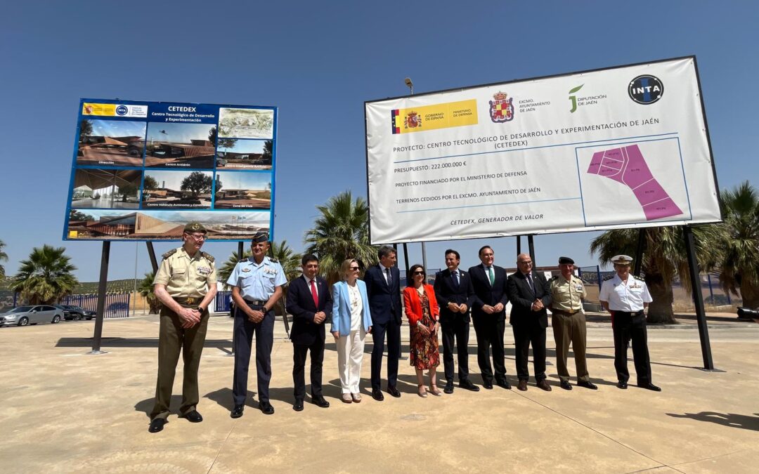 La ministra de Defensa visita los terrenos del campus principal del CETEDEX