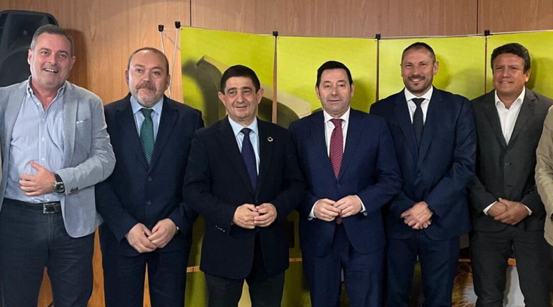 Francisco Reyes destaca el potencial industrial de la provincia en el I Evento de la Federación Provincial del Metal