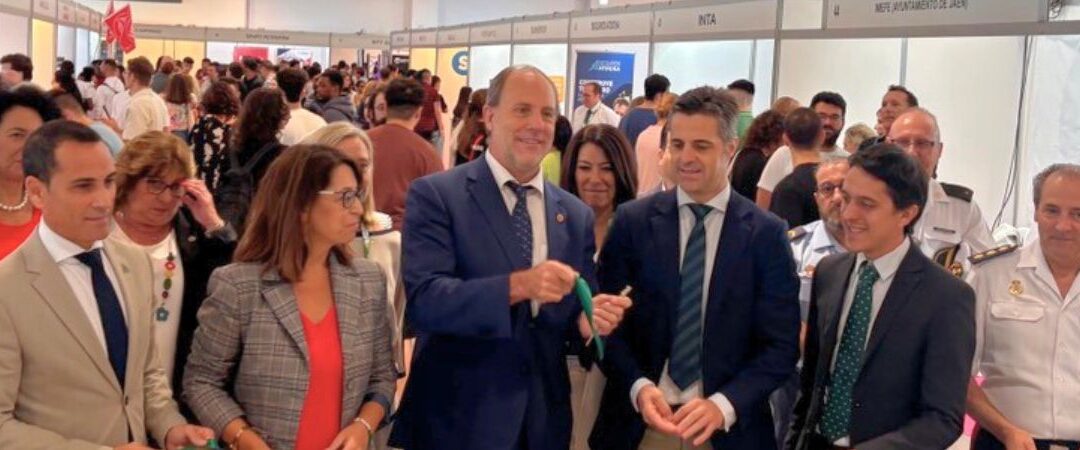 El Área de Empleo de la Diputación y Jaén por Industria participan en la Feria de Empleo UJA 2025 para acercar el talento joven a las empresas de la provincia