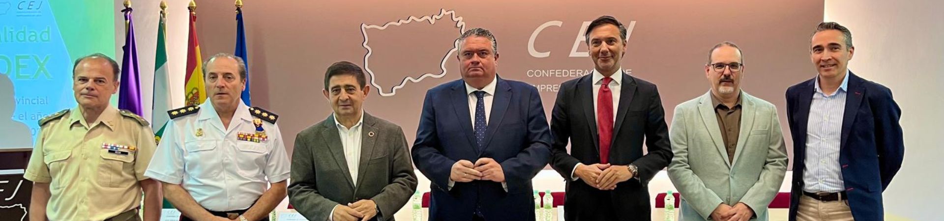 Empresarios se interesan por los avances del CETEDEX, cuyo campus principal estará en uso antes de final de año